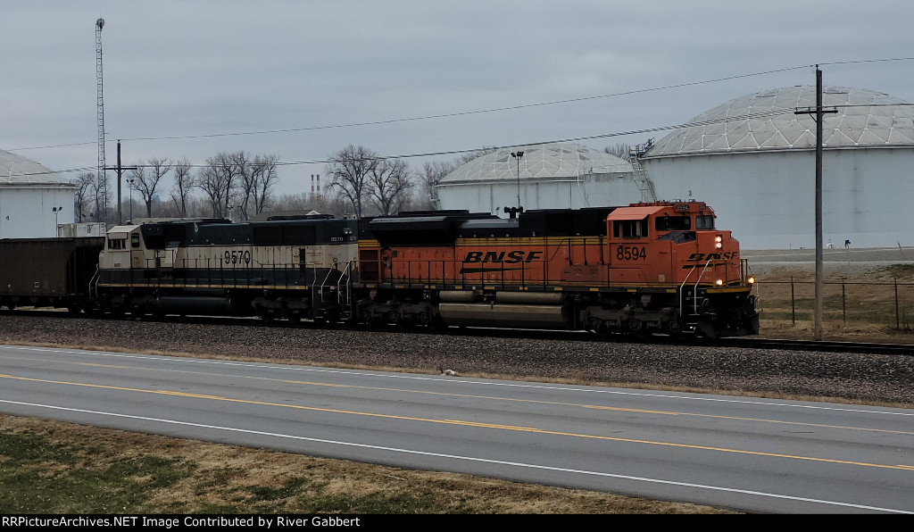 BNSF 8594